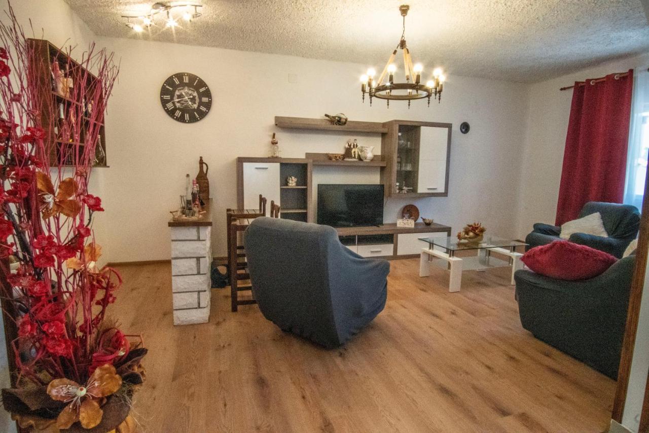 House Nada Apartman Muntić Екстериор снимка